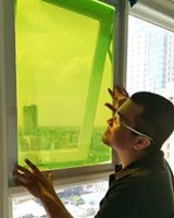 Panneau solaire transparent